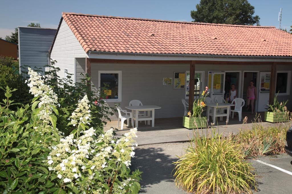 Hotel Camping Des Rulieres Saint-Valérien Zewnętrze zdjęcie